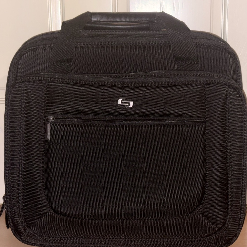 Solo NY Bryant rolling case; BRAND NEW WITH TAGS